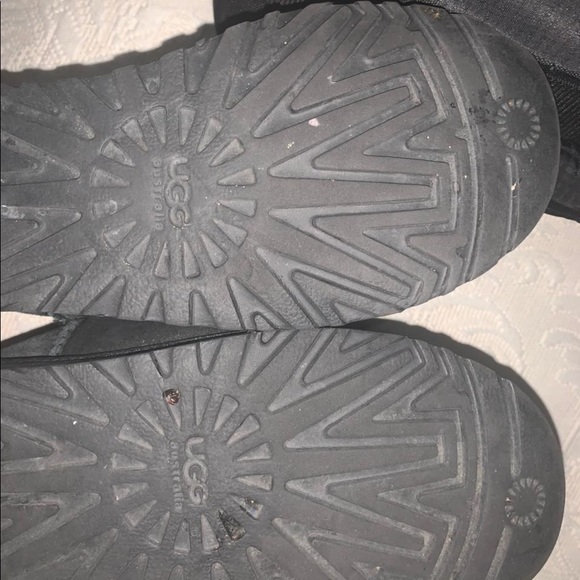 UGG Bailey Button II Sheepskin - Picture 4 of 5